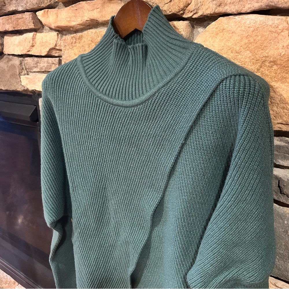 No Roots green Turtleneck‎ Sweater by Alan women’s size small